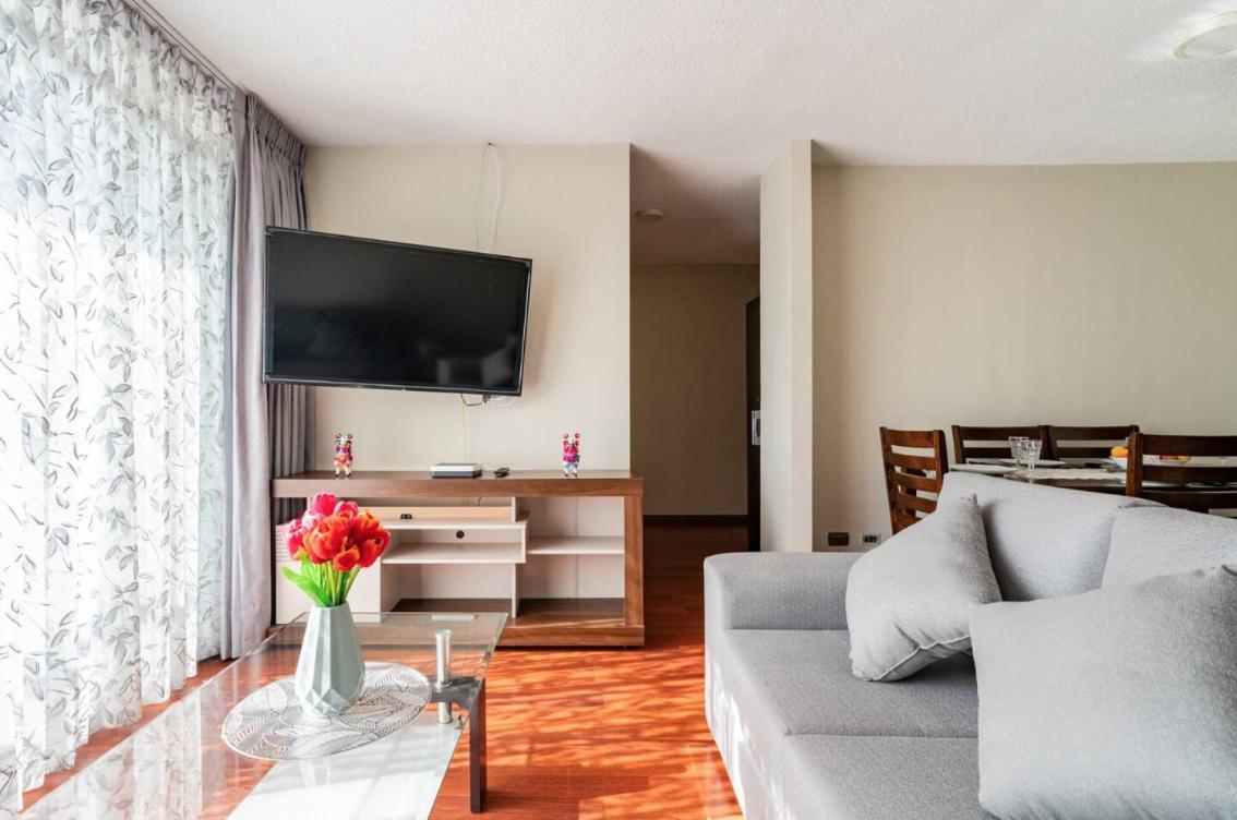 Apartamentos Estela En Alameda Colonial - 5Km Aeropuerto Jorge Chavez リマ エクステリア 写真